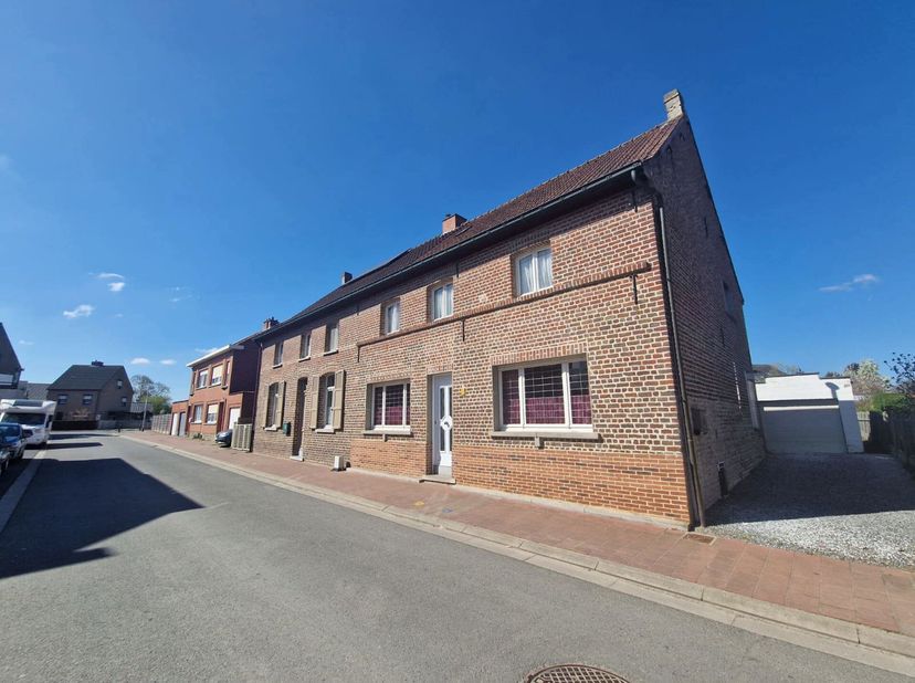 Charmante maison avec potentiel et grand jardin&lt;br /&gt;
Cette maison pleine de caractère constitue une excellente base pour ceux qui souhaitent entrepre
