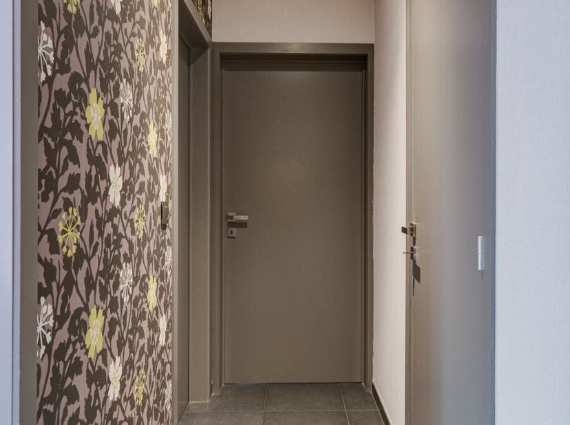 Gezellig gelijkvloers appartement met 2 slaapkamers en ruim, zonnig terras gelegen in Tongerlo centrum.Dit appartement heeft een bewoonbare oppervlakt