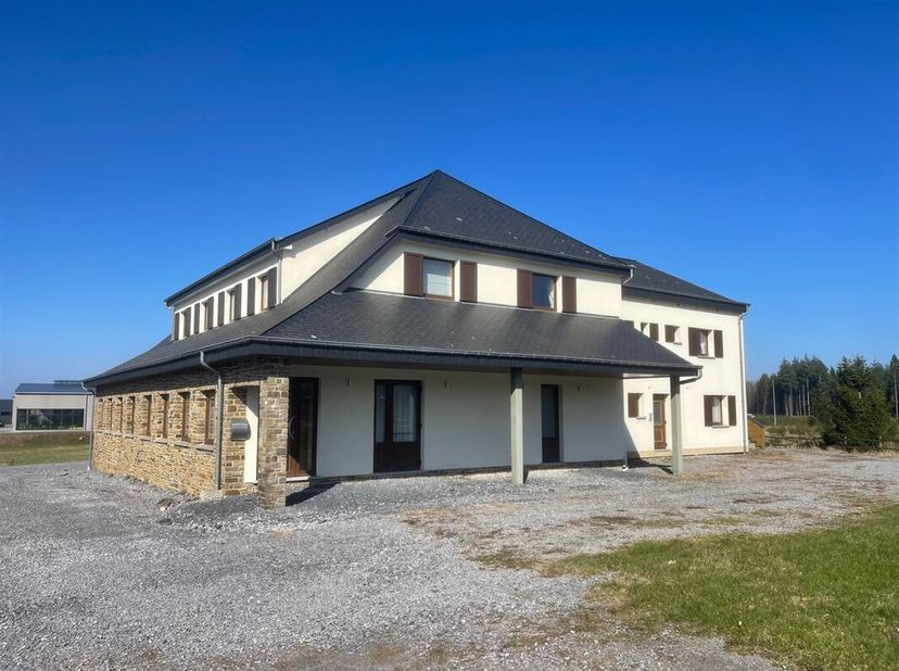 Immeuble de rapport pouvant être exploité en Hôtel, Gîte , bureaux , chambre d&#039;hôtes  ou quelque destination que ce soit . Idéalement situé sur un gra