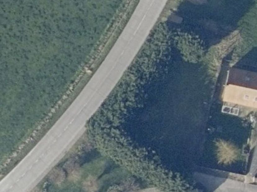 RUIM PERCEEL BOUWGROND -  &lt;br /&gt;
 &lt;br /&gt;
Perceel bouwgrond (zonder eigendom van de cabine) gelegen op de hoek van de Visserstraat en de Zannekinstraat