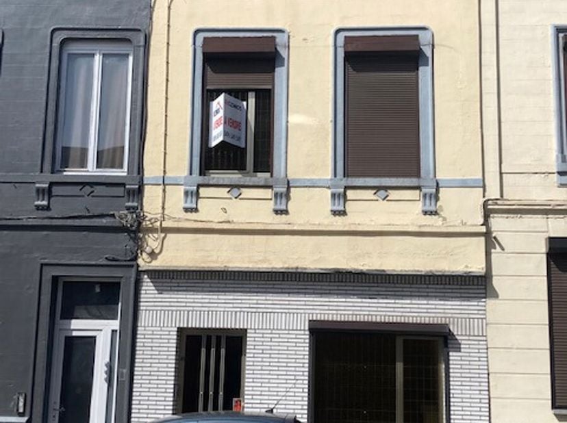 Maison 3 chambres, d&#039;une superficie habitable de 140m², idéale pour un premier achat ou un revenu locatif, se situant dans le centre de Morlanwelz et