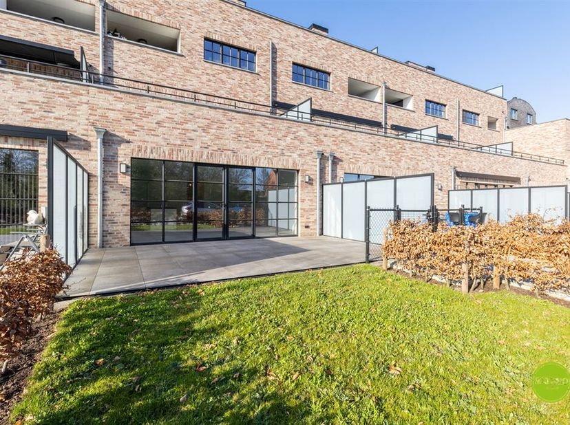 Bienvenue dans ce bel appartement au coeur de Laakdal, où le confort moderne et le style s&#039;allient. Avec une surface habitable de 101 m², cet appartem