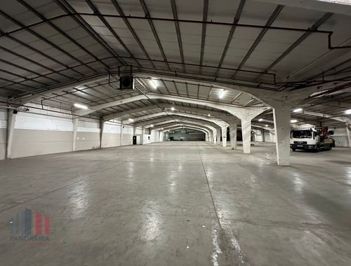                                         Bedrijfsgebouw te huur in Waregem, € 8.000
