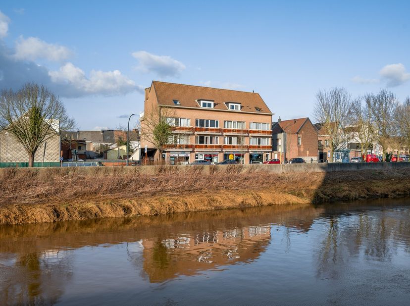 Opbrengsteigendom met 10 appartementen + HGVL te Lier&lt;br /&gt;
&lt;br /&gt;
Dit opbrengsteigendom is gunstig gelegen nabij het centrum met zicht op de vesten e