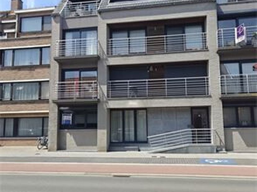 À vendre : appartement soigné au rez-de-chaussée dans la résidence Carthago, situé Oostendelaan 55 à Middelkerke. Cet appartement comprend un séjour c