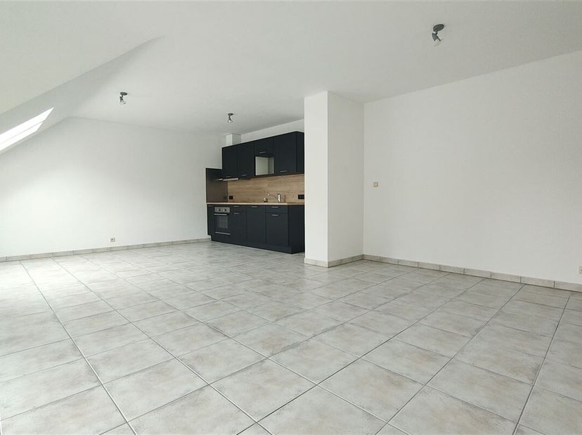 Bel appartement une chambre situé au 3eme étage dans une résidence calme avec ascenseur, à deux pas de toutes les commodités.&lt;br /&gt;
Un appartement lum