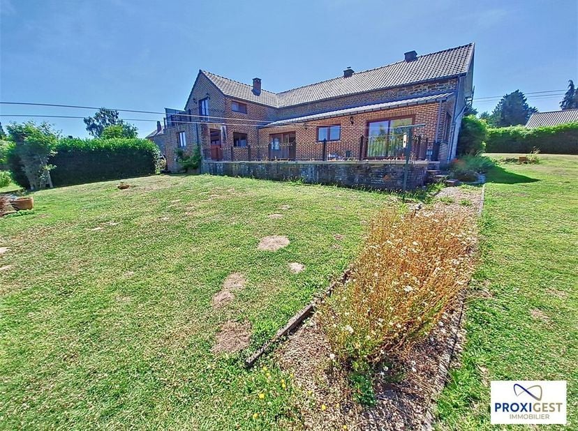 Spacieuse maison de caractère 5 chambres avec agréable jardin d&#039;agrément, terrasses et espace professionnel  Idéal profession libérale ou indépendant!