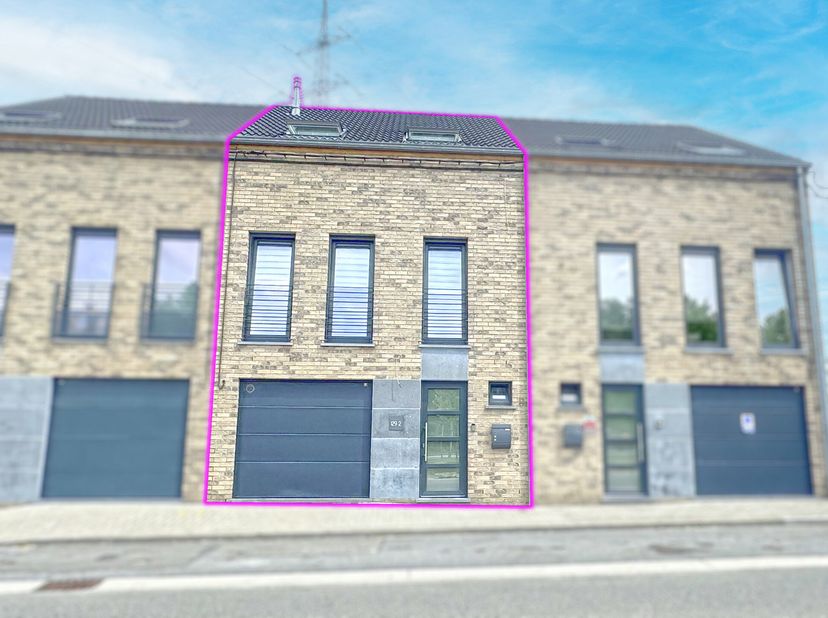 REF-921- PERONNES-LEZ-BINCHE -7134 - Bel étage récent (2019)-  RDC - Hall d&#039;entrée, W.C individuel, Garage, Buanderie, Chambre/Bureau- 1er - Spacieux