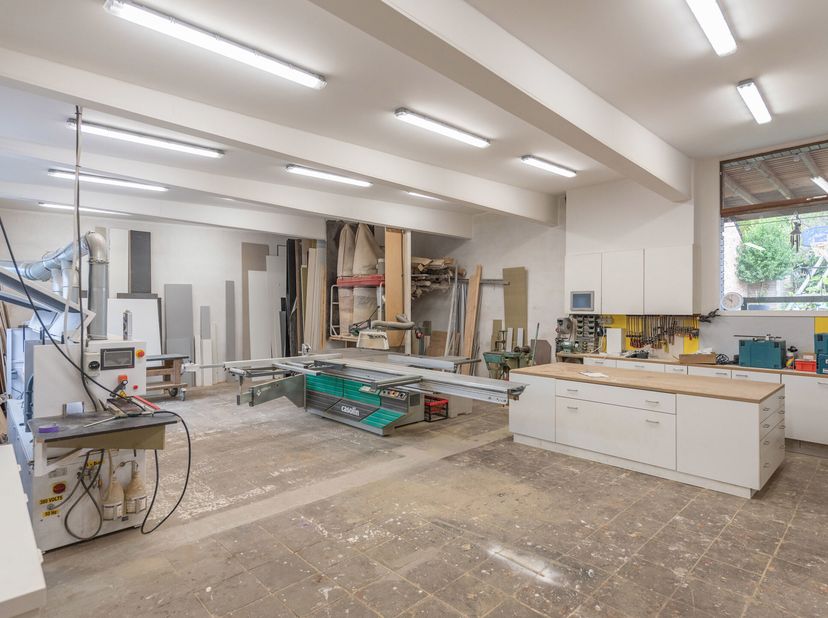 Bien professionnel à vendre
                    à 3740 Bilzen