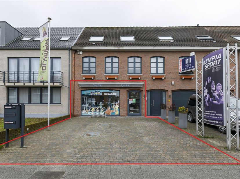 Bien professionnel à vendre
                    à 2960 Sint-Job-in-&#039;t-Goor