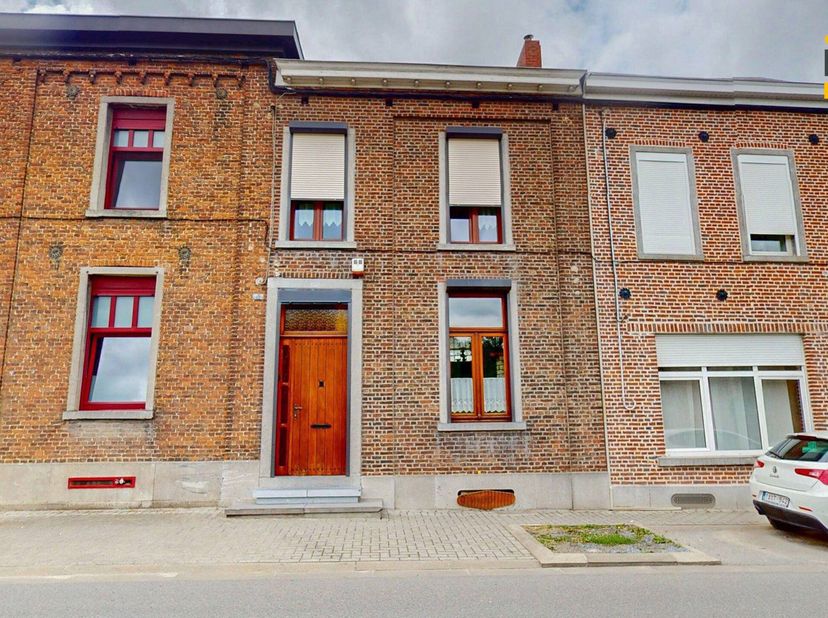 Actualimmo vous propose cette maison 2 chambres avec bureau, jardin et grenier aménageable, située à LEVAL-TRAHEGNIES. Idéal pour un premier achat ou