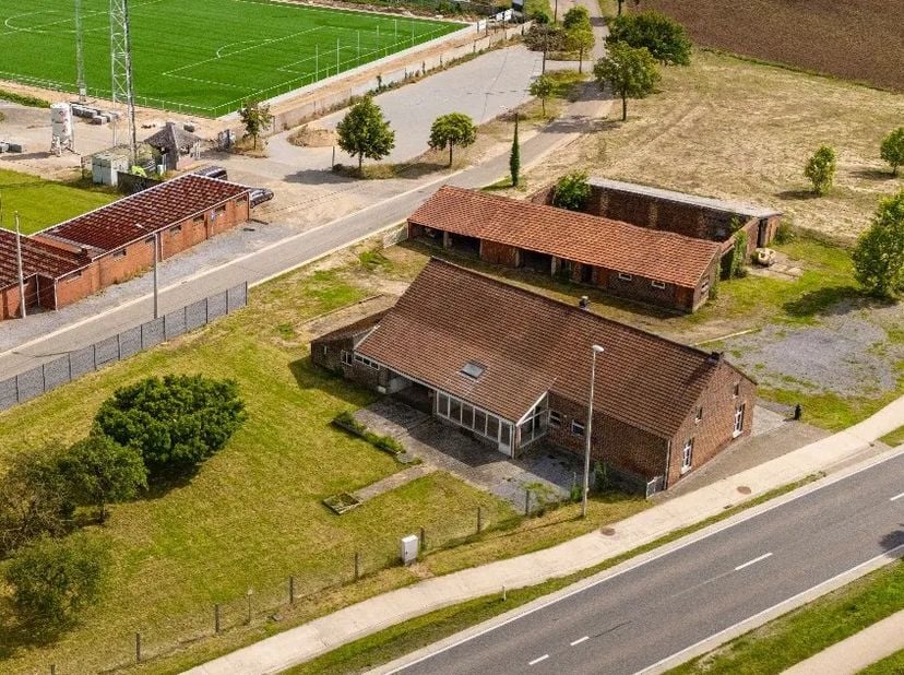 Cette ferme historique est située entre les sites de loisirs du club de football Maasland et du centre équestre Gersalhoeve. Un emplacement de vue par