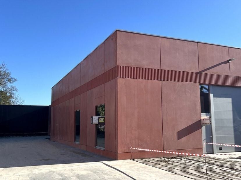 260m² nieuwbouw opslagruimte te huur in project Walle in Kortrijk&lt;br /&gt;
Ligging: op herontwikkelde oude industriële site, centraal gelegen in Doorniks