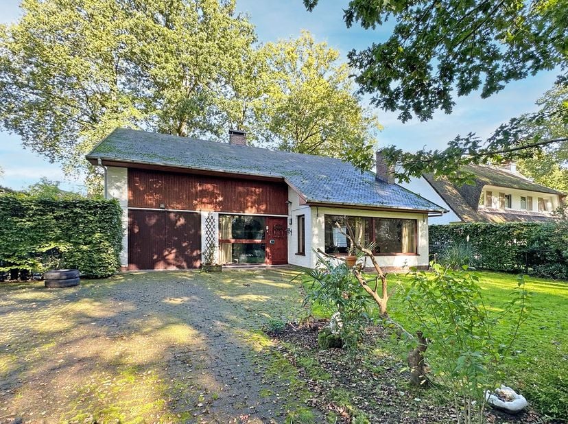 Mooie woning met 3 slaapkamers, bureau, garage en oprit gelegen in Schilde!&lt;br /&gt;
&lt;br /&gt;
Gelegen in het mooie groene Schilde, biedt deze zeer ruime wo