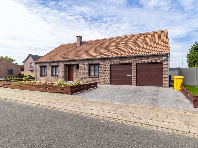 Kortenberg : Bungalow très bien entretenu sur un beau terrain dangle de 5a 37ca, situé dans un petit lotissement avec uniquement du trafic local, à di
