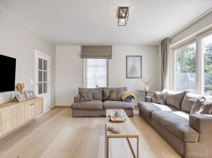 Deze recente halfopen bebouwing (bouwjaar 2014) op een perceel van ca. 375m² bevindt zich in een rustige, kindvriendelijke wijk Bistierland in Deerlij