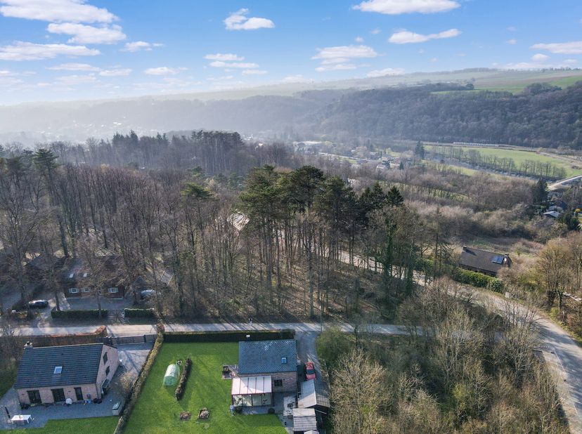 Rare opportunité sur le marché!Easyhome Immobilier est ravi de vous proposer ce vaste terrain de plus de 30 ares, idéalement situé sur les hauteurs de