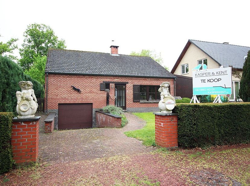 Cette villa est située dans le très recherché « Zonnebos » à Steenokkerzeel, un quartier résidentiel de villas entouré de verdure et proche de toutes