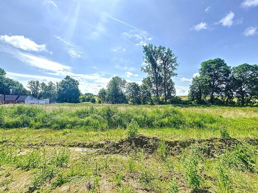 Vous recherchez une parcelle de terrain constructible idéalement située à Rebaix ? ERA Welchome vous la trouvée ! La parcelle vous offre une superfici