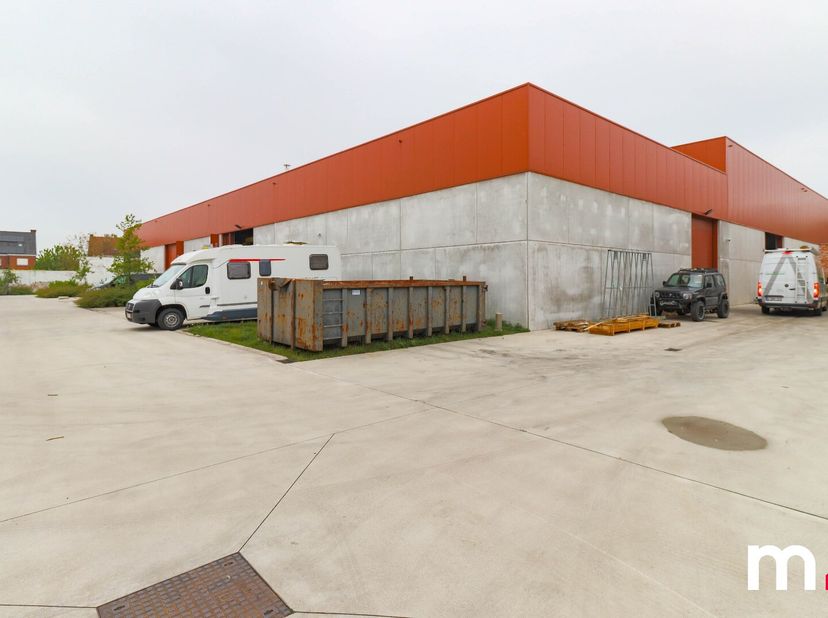 Instapklare magazijnunit te koop  Business Park BOXX, Kortrijk&lt;br /&gt;
Oppervlakte: 486 m² | Vraagprijs: euro785.000&lt;br /&gt;
In het moderne Business Park