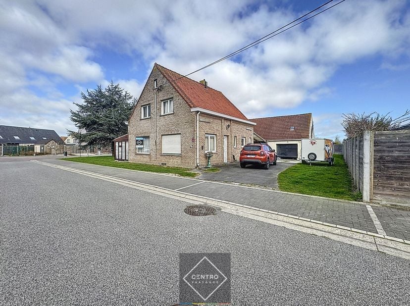 Projectgrond uitermate geschikt voor woningbouw op rustige ligging te Bredene!&lt;br /&gt;
&lt;br /&gt;
Bijzonderheden:&lt;br /&gt;
- Circa 35m breed en 35m diep.&lt;br /&gt;