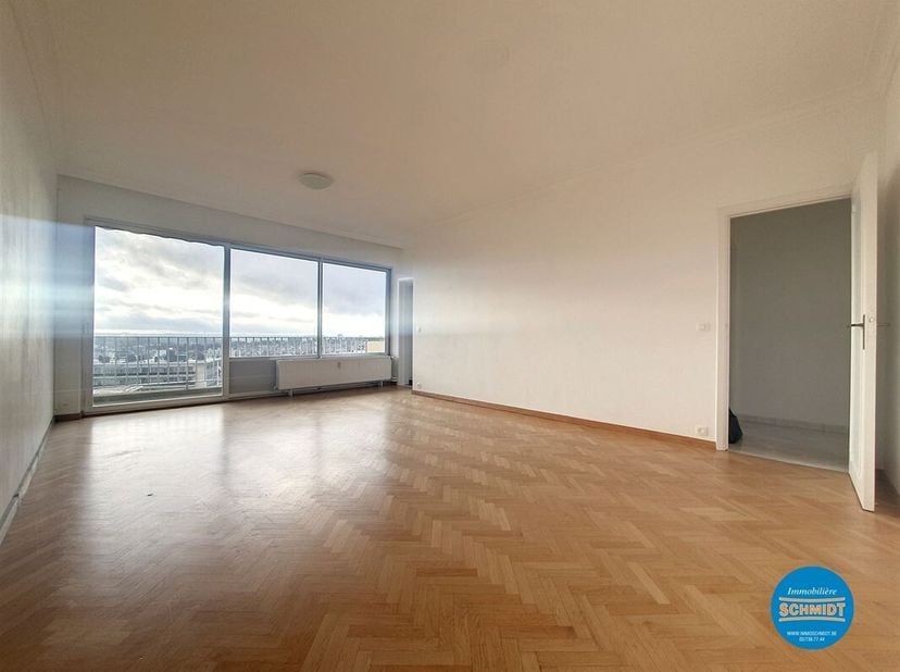 IMMOSCHMIDT (28332) - UCCLE (CHURCHILL) - ONTVANGBAAR: Prachtig appartement van +/- 90m² bestaande uit twee slaapkamers, een badkamer, een super inger