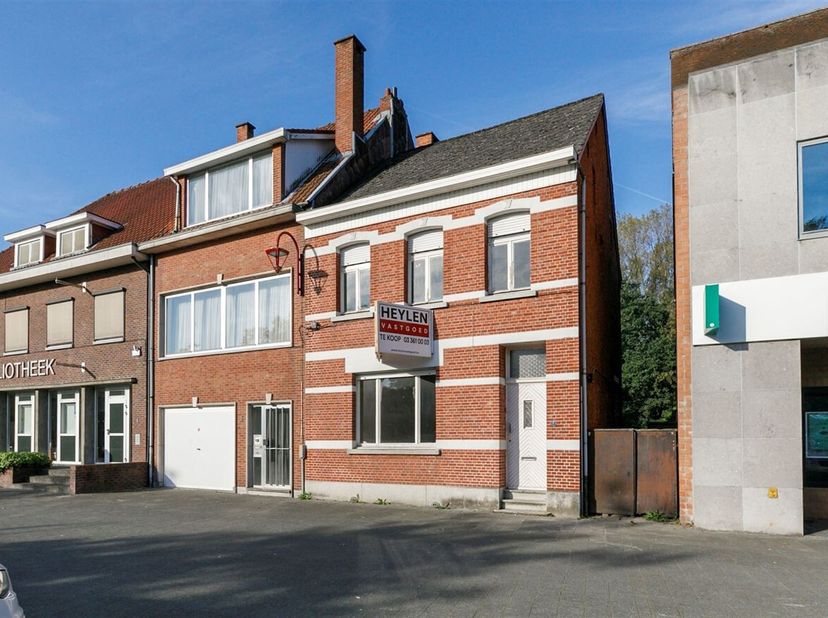 Te renoveren woning in het centrum van Grobbendonk met 2 slaapkamers en een tuin. &lt;br /&gt;
Deze charmante woning, gelegen in het centrum van Grobbendonk