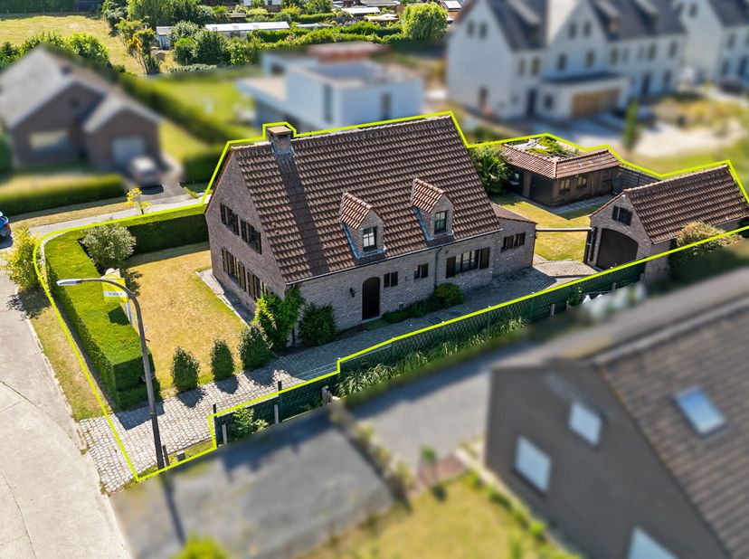 Ruime gezinswoning met 4 slaapkamers, 2 badkamers en zongerichte tuin in kindvriendelijke wijk.&lt;br /&gt;
Gelegen in een rustige doodlopende straat in een