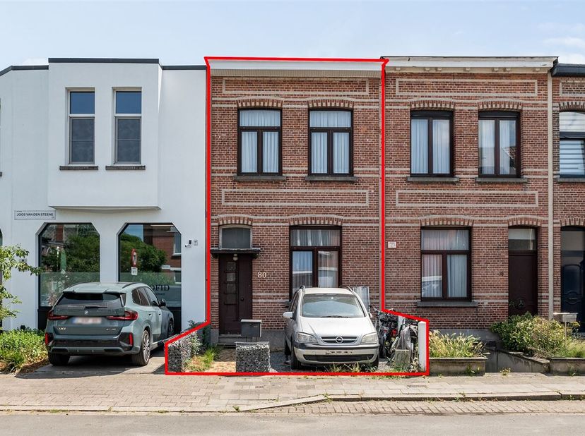 Te renoveren woning met 3 slaapkamers te Deurne&lt;br /&gt;
Deze te renoveren woning is gelegen in de Joos van den Steenelei te Deurne, in een rustige en ki