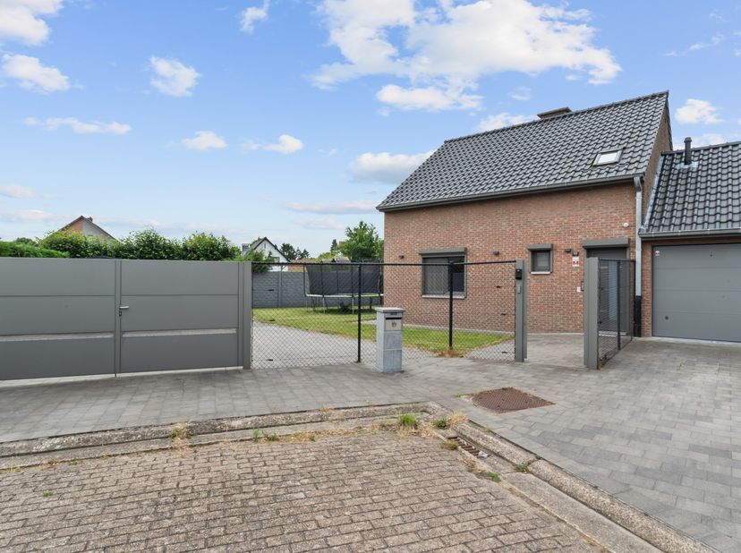 Welkom op de Cederstraat 46 in Houthalen Helchteren.&lt;br /&gt;
&lt;br /&gt;
Deze instapklare en moderne woning is gelegen in een doodlopende straat en in een bi