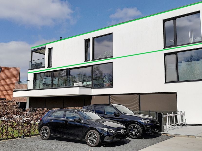 Zeer exclusief en gemeubeld loft-appartement/penthouse, gelegen boven een tandartsenpraktijk, bereikbaar met lift. Bouwjaar 2016. Uiterst luxueus en v