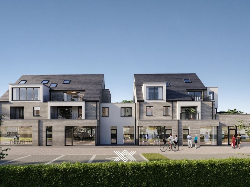 Deze casco kantoorruime van ca. 175 m² is gelegen in het midden van de residentie, te kijken vanop de Kapellestraat. De ruimte heeft zijn toegang lang