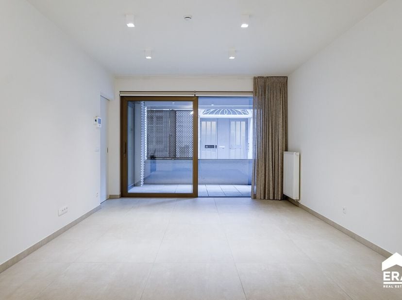 In het hartje van de stad Hasselt, op wandelafstand van winkels, een bakker, slager, vinden we dit prachtige project met assistentiewoningen, het Ursu