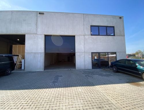                                        Entrepôt sans bureau à vendre à Hulshout, € 485.000
