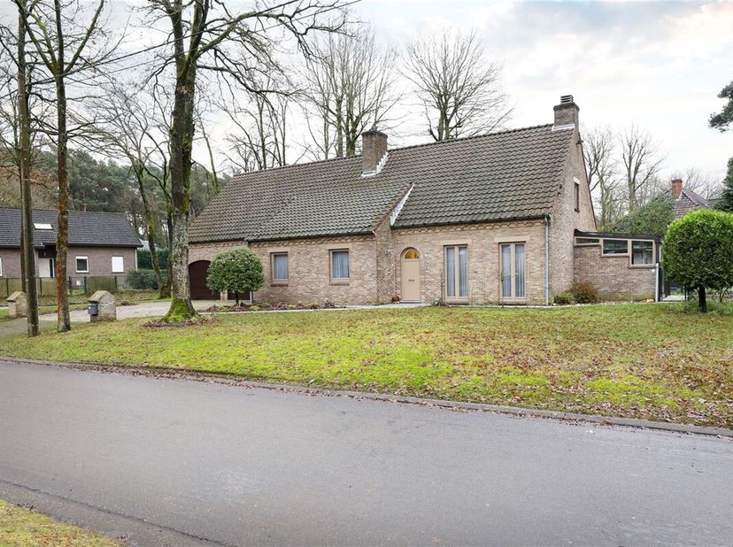 Gelijkvloerse landelijke woning met 3 slaapkamers in Bret-Gelieren&lt;br /&gt;
Ligging :&lt;br /&gt;
+ Gelegen in een doodlopende straat in de gerenommeerde omgev