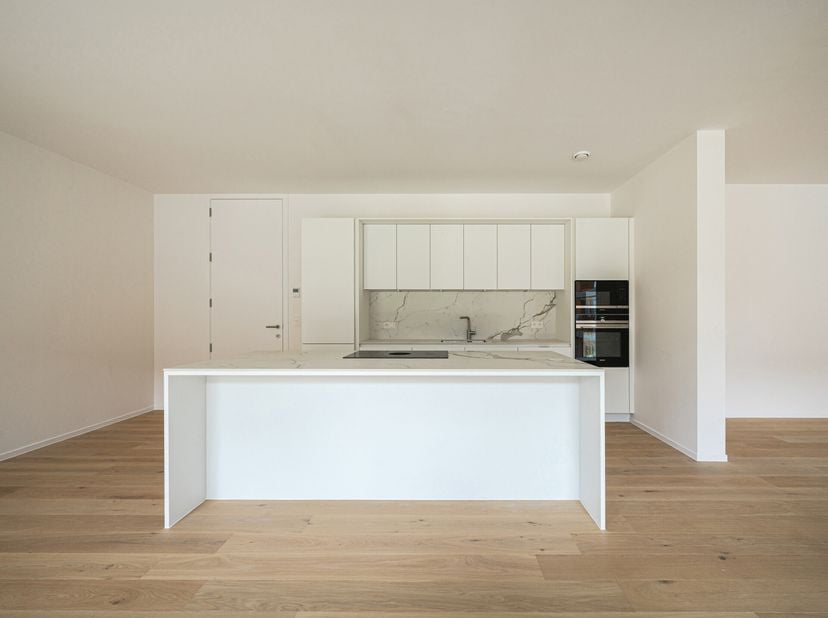 Idéalement situé à la lisière de la Forêt de Soignes et à proximité immédiate du Mix, appartement neuf dune superficie brute selon PEB de ± 180 m² off