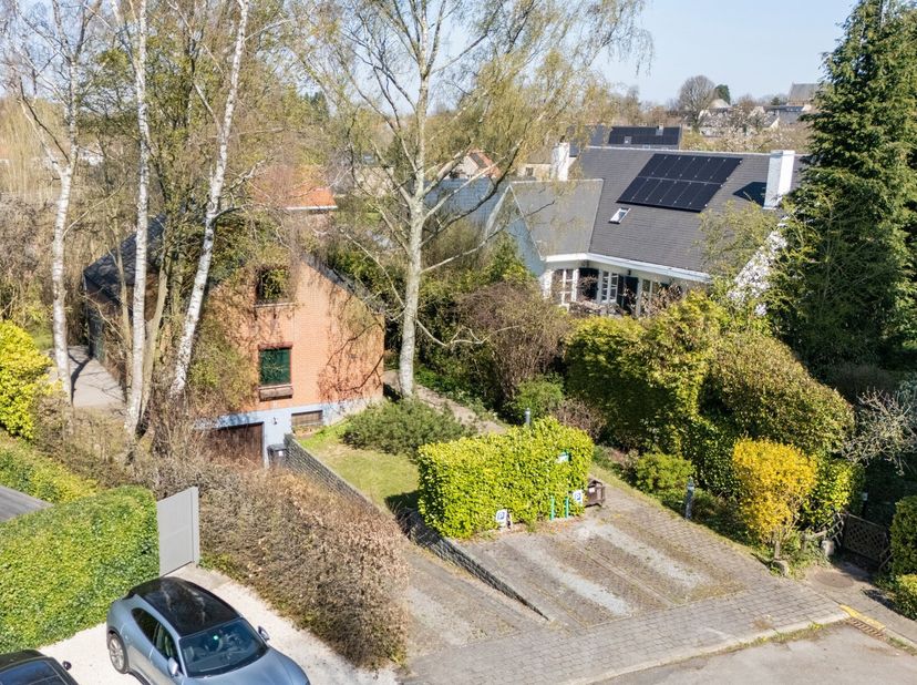 Villa individuelle à rénover avec beaucoup de potentiel dans une impasse&lt;br /&gt;
Vous trouverez cette spacieuse villa individuelle en ossature en bois d