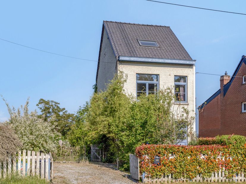 Charmante woning met uitzicht op de vallei, ideaal voor een jong koppel of als eerste aankoop en gelegen op wandelafstand van winkels, openbaar vervoe