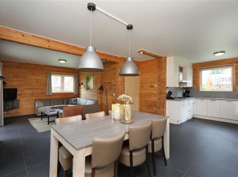 Gezellige vakantiewoning in luxe park &quot;Mooi Zutendaal&quot; met 3 ruime slaapkamers en sauna&lt;br /&gt;
Ligging :&lt;br /&gt;
+ Gelegen in het luxe Landal vakantiepar