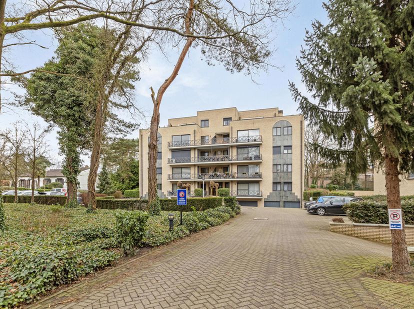 Dit praktisch ingerichte appartement met 2 slaapkamers bevindt zich op de 2e verdieping aan Rooshaegenweg 4 in Vucht. Het appartement is bereikbaar me