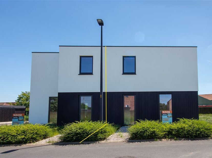 Bent u op zoek naar een moderne nieuwbouwwoning met een rustige ligging? Dan is deze woning in Menen precies wat u zoekt! Gelegen nabij de belangrijke