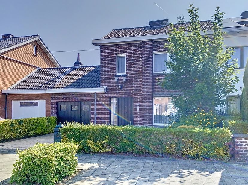 Cette maison à rénover est l&#039;occasion idéale pour ceux qui recherchent une propriété pouvant être décorée entièrement selon leur style et leurs souhai