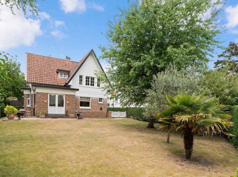 Uiterst Charmante villa (HOB)  op een ruim perceel (469m²)  in de Concessie van De Haan, op wandelafstand van het strand.&lt;br /&gt;
Dit pareltje werd gete