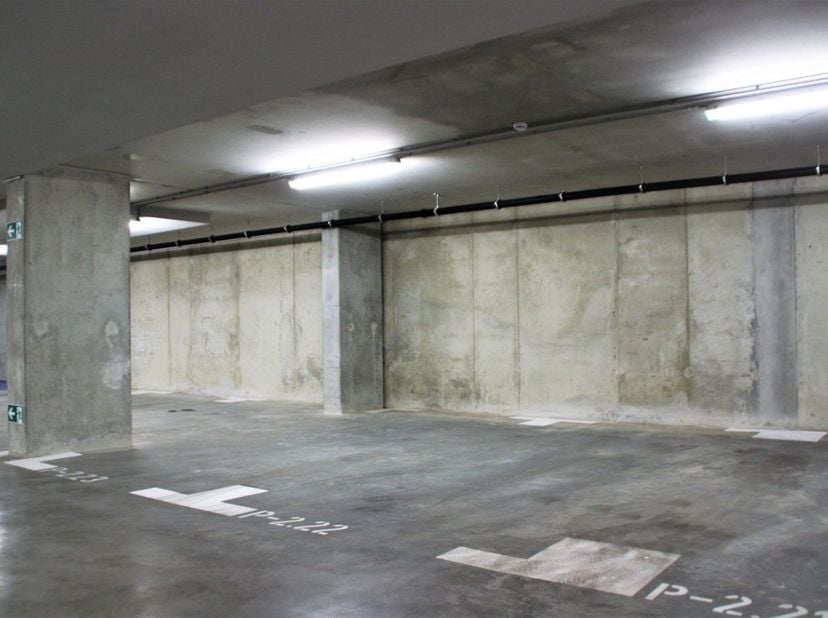 Parking souterrain à vendre en face de la gare de l&#039;Ouest dans le projet EKLA.