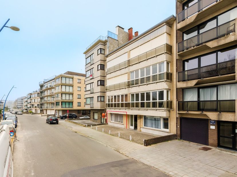 Appartement spacieux et ensoleillé situé près de la digue de St-Idesbald ! A vendre : appartement de 3 chambres au rez-de-chaussée dans le charmant qu