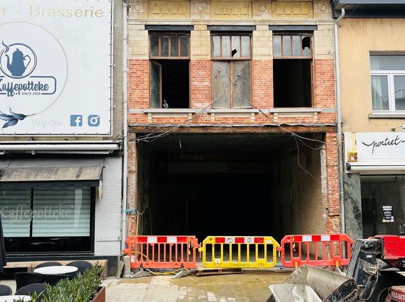 Het gekende ‘Café De Boerenschuur’ kreeg een complete make-over. &lt;br /&gt;
Het pand werd compleet verbouwd door de verhuurder en heeft een gelijkvloerse