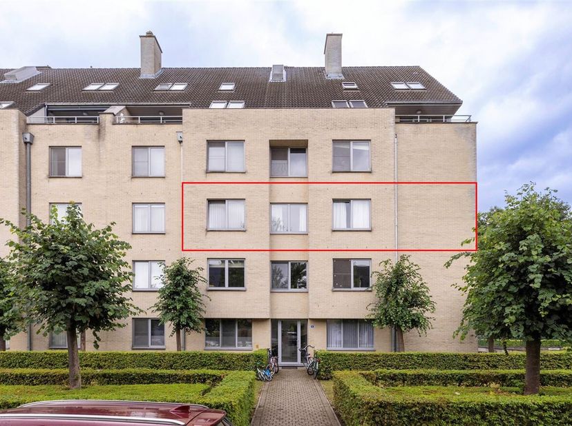 Ruim en instapklaar appartement met 3 slaapkamers&lt;br /&gt;
Het appartement met bouwjaar 2001 verkeert in zeer goede staat van onderhoud en voldoet aan de