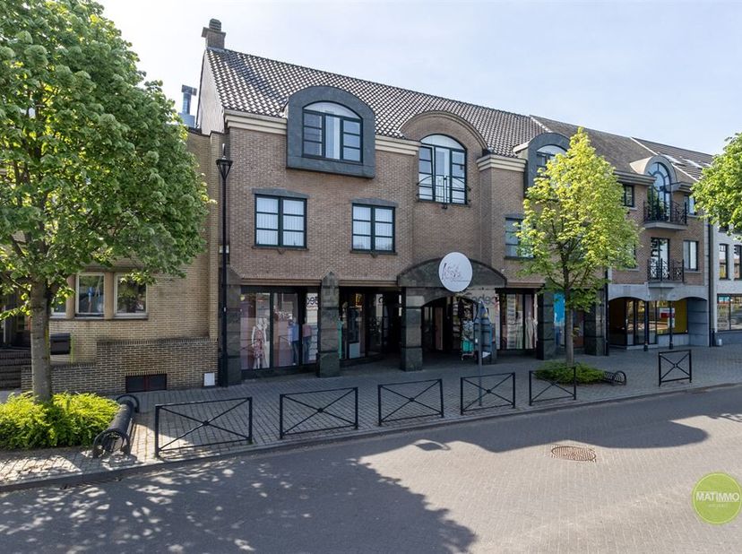 Ce charmant espace commercial au coeur de Dessel offre une excellente opportunité pour les entrepreneurs à la recherche d&#039;un emplacement commercial po