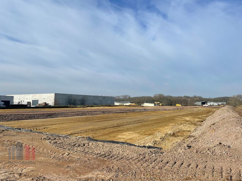 INDUSTRIEGROND VAN 2.194 m² TE KOOP&lt;br /&gt;
Fantastisch gelegen perceel industriegrond met een totale oppervlakte van 2.194 m² te koop op de nieuwe indu