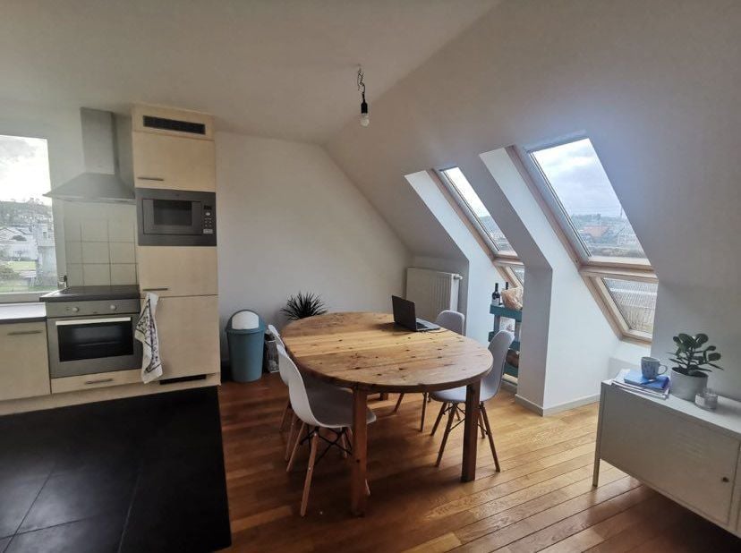 Agréable appartement 2 chambres situé au 4ème étage d’un immeuble récent, bâti en 2006, La Résidence Colombus située à Namur proche de toutes les comm